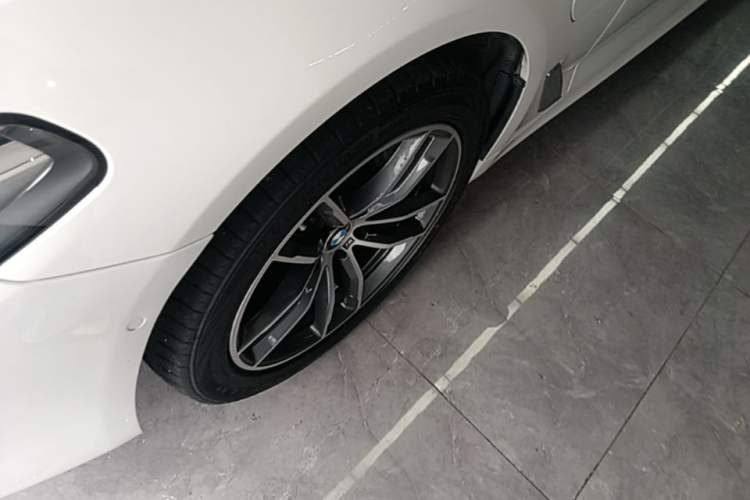 Used BMW 5 Series New Energy 2021 535Le Pioneer Edition M Sport Package Left Front Wheel Hub