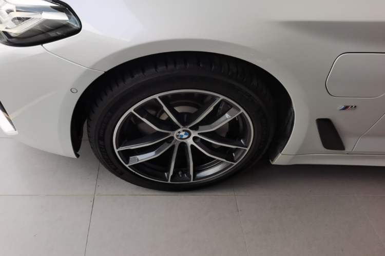 Used BMW 5 Series New Energy 2021 535Le M Sport Package Left Front Wheel Hub