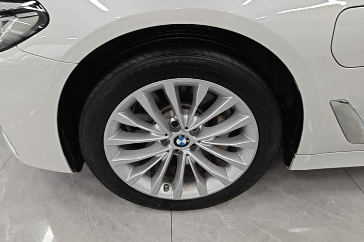 Used BMW 5 Series New Energy 2021 535Le Luxury Package Left Front Wheel Hub