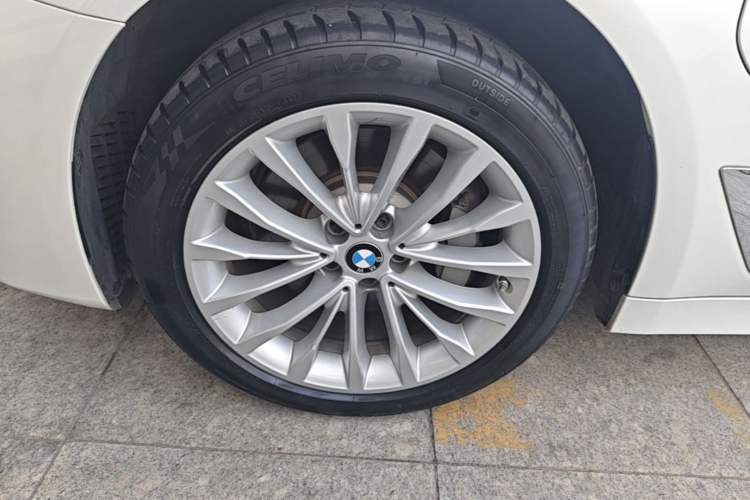 Used BMW 5 Series New Energy 2021 Updated 535Le Luxury Package Left Front Wheel Hub
