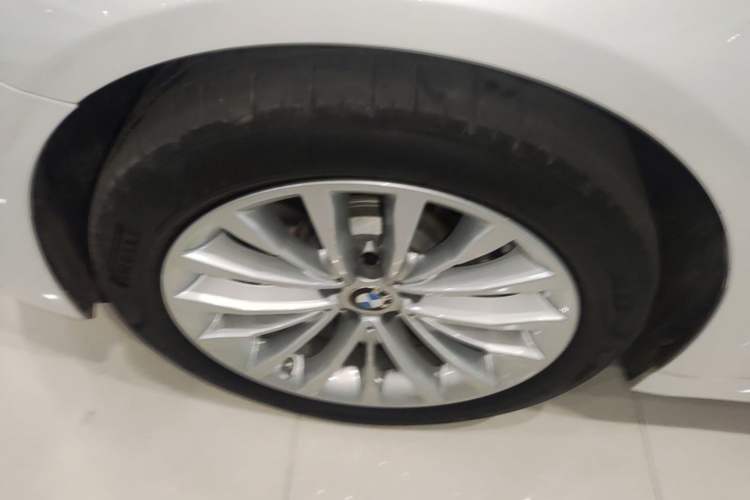 Used BMW 5 Series New Energy 2021 535Le Luxury Package Left Front Wheel Hub