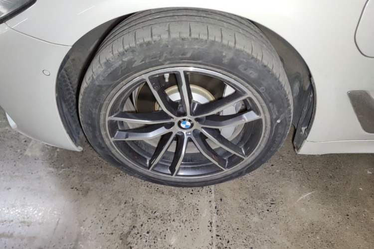 Used BMW 5 Series New Energy 2021 Restyled 535Le M Sport Package Left Front Wheel Hub