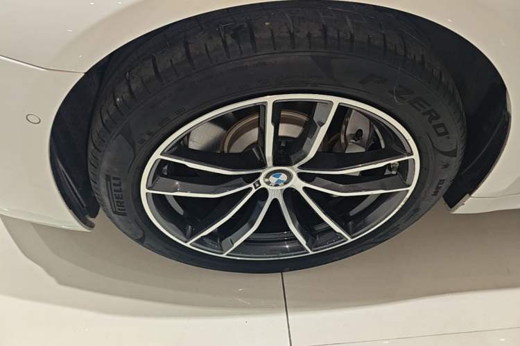Used BMW 5 Series New Energy 2021 Restyled 535Le M Sport Package Left Front Wheel Hub