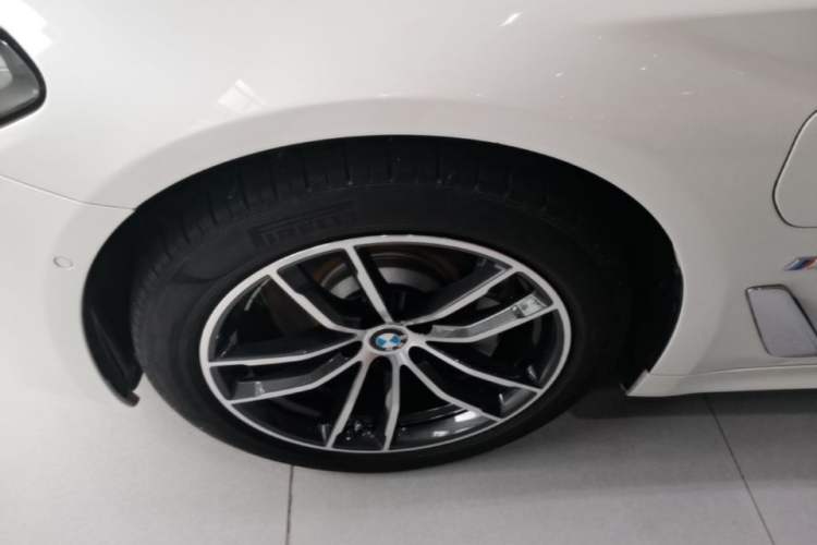 Used BMW 5 Series New Energy 2021 535Le M Sport Package Left Front Wheel Hub