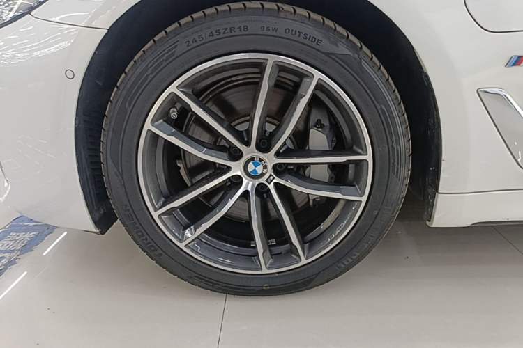 Used BMW 5 Series New Energy 2021 535Le Pioneer Edition M Sport Package Left Front Wheel Hub