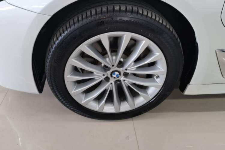 Used BMW 5 Series New Energy 2021 535Le Luxury Package Left Front Wheel Hub
