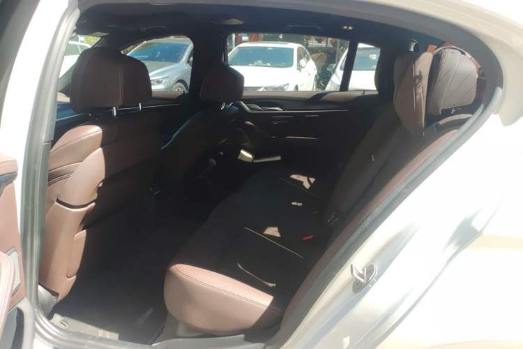 Used BMW 5 Series New Energy 2021 Restyled 535Le Pioneer Edition M Sport Package Left Rear Seat