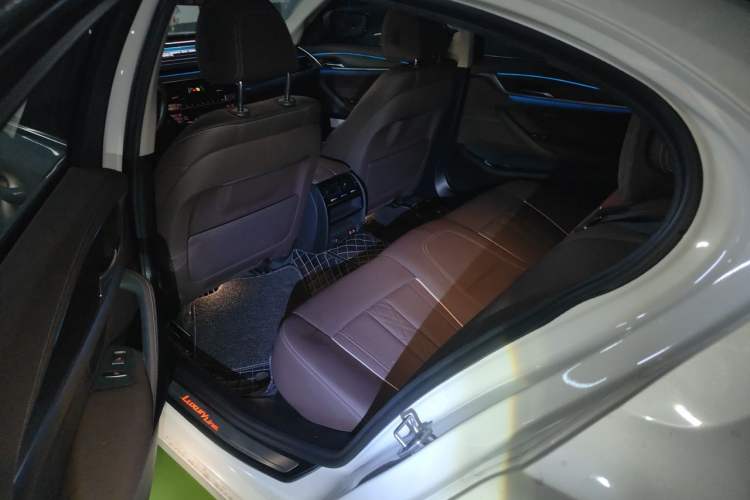 Used BMW 5 Series New Energy 2021 535Le Luxury Package Left Rear Seat