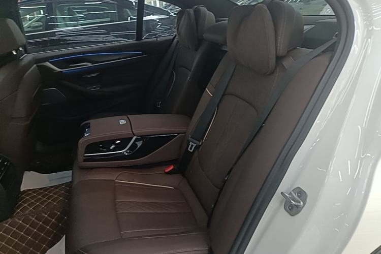 Used BMW 5 Series New Energy 2021 535Le Pioneer Edition M Sport Package Left Rear Seat