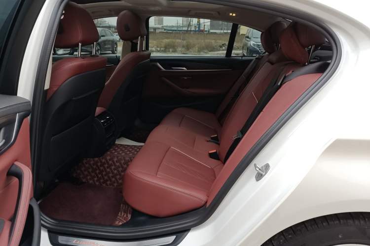 Used BMW 5 Series New Energy 2021 535Le Luxury Package Left Rear Seat
