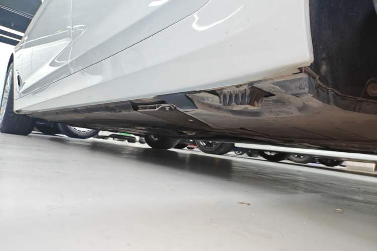 Used BMW 5 Series New Energy 2021 535Le Luxury Package Left Side Sill