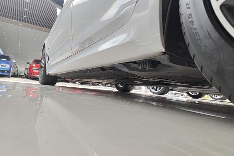 Used BMW 5 Series New Energy 2021 535Le Pioneer Edition M Sport Package Left Side Sill