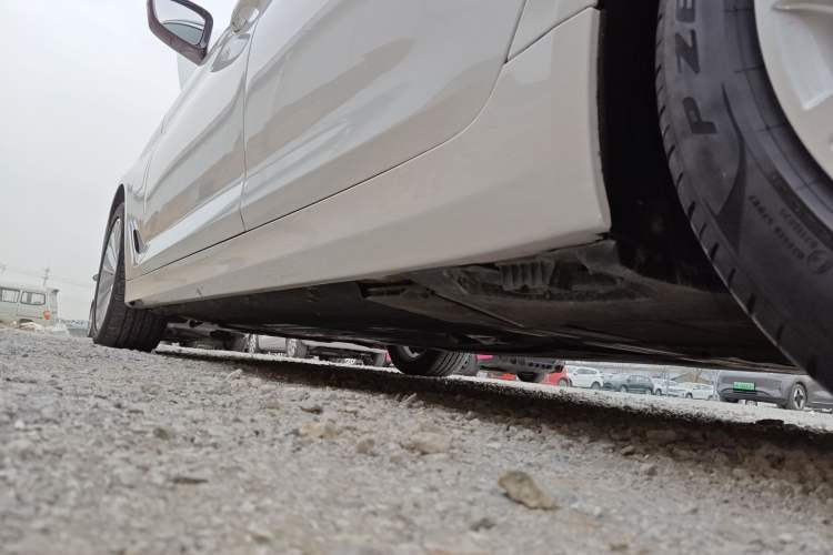 Used BMW 5 Series New Energy 2021 535Le Luxury Package Left Side Sill