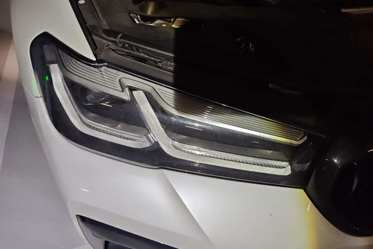 Used BMW 5 Series New Energy 2021 Restyled 535Le Pioneer Edition M Sport Package Right Front Headlight