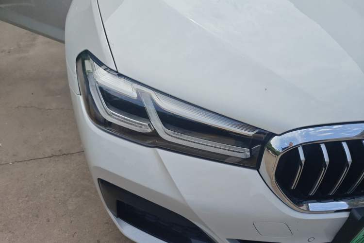 Used BMW 5 Series New Energy 2021 535Le Pioneer Edition M Sport Package Right Front Headlight
