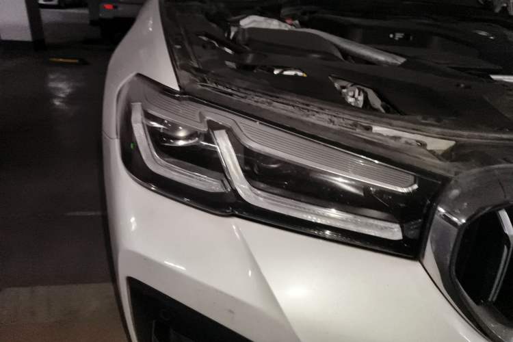 Used BMW 5 Series New Energy 2021 Restyled 535Le Pioneer Edition M Sport Package Right Front Headlight