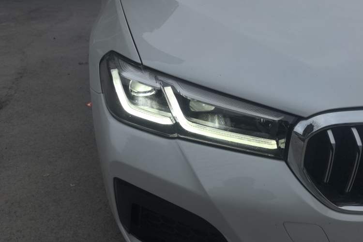 Used BMW 5 Series New Energy 2021 535Le Pioneer Edition M Sport Package Right Front Headlight