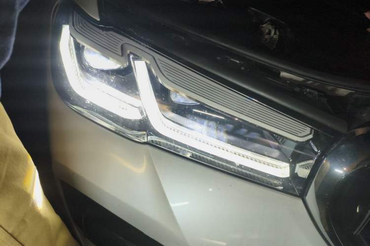 Used BMW 5 Series New Energy 2021 535Le Pioneer Edition M Sport Package Right Front Headlight