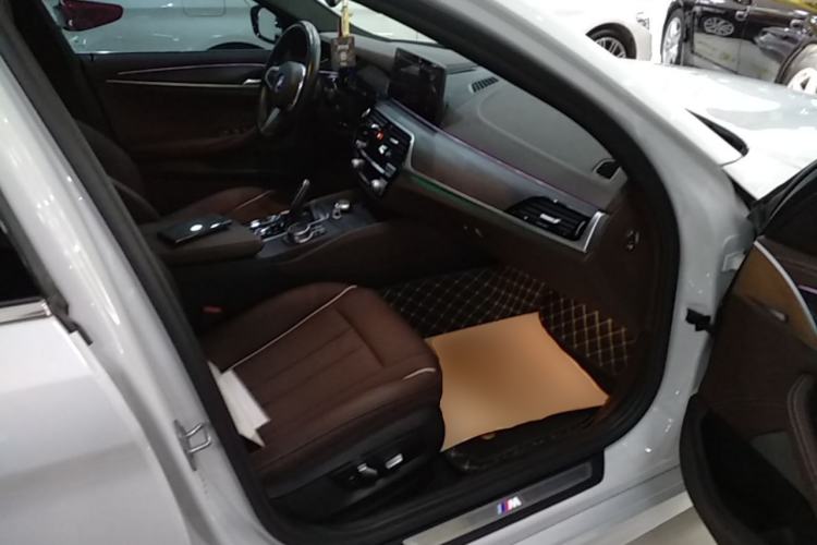 Used BMW 5 Series New Energy 2021 Restyled 535Le M Sport Package Right Front Seat
