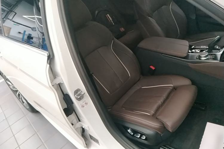 Used BMW 5 Series New Energy 2021 535Le Pioneer Edition M Sport Package Right Front Seat