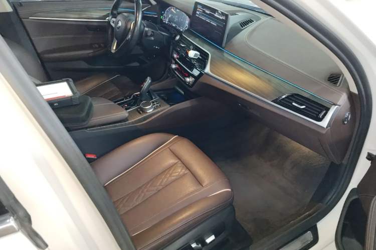 Used BMW 5 Series New Energy 2021 Updated 535Le Luxury Package Right Front Seat