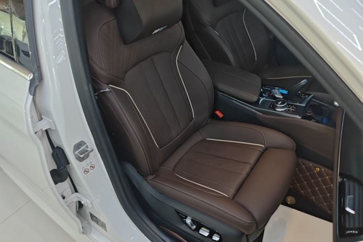 Used BMW 5 Series New Energy 2021 535Le Pioneer Edition M Sport Package Right Front Seat