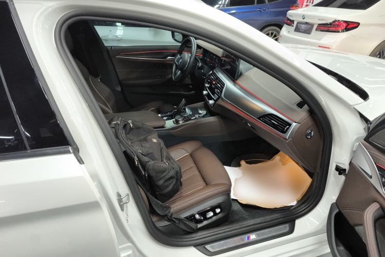 Used BMW 5 Series New Energy 2021 Restyled 535Le Pioneer Edition M Sport Package Right Front Seat