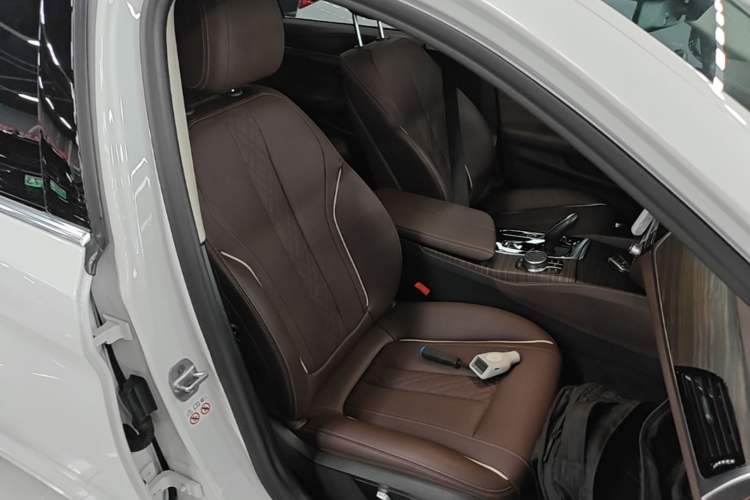 Used BMW 5 Series New Energy 2021 535Le Luxury Package Right Front Seat