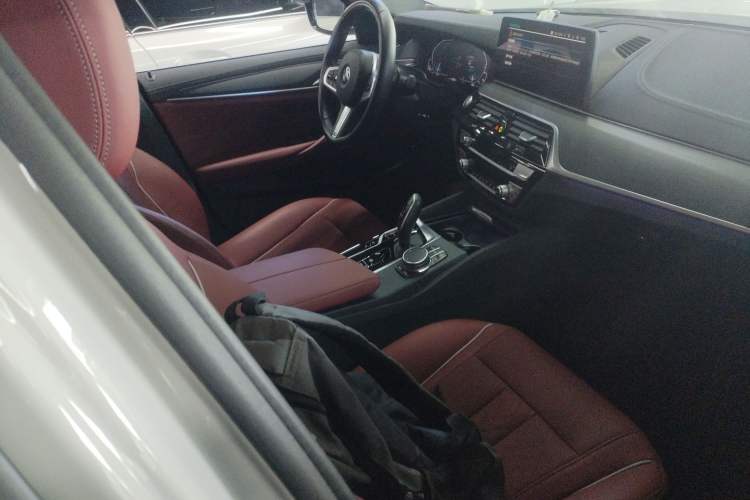 Used BMW 5 Series New Energy 2021 535Le M Sport Package Right Front Seat