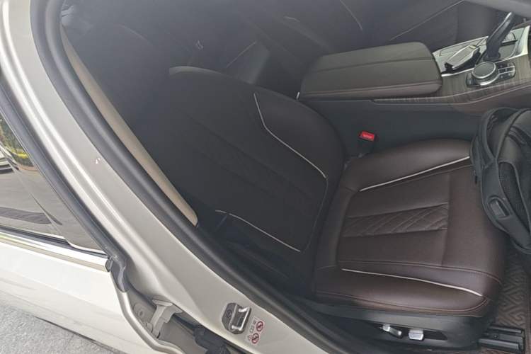 Used BMW 5 Series New Energy 2021 Updated 535Le Luxury Package Right Front Seat