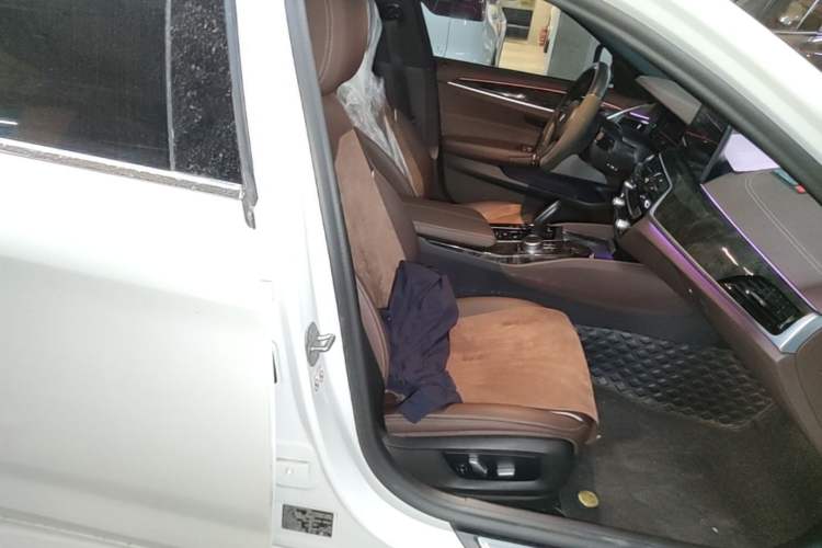 Used BMW 5 Series New Energy 2021 Restyled 535Le M Sport Package Right Front Seat