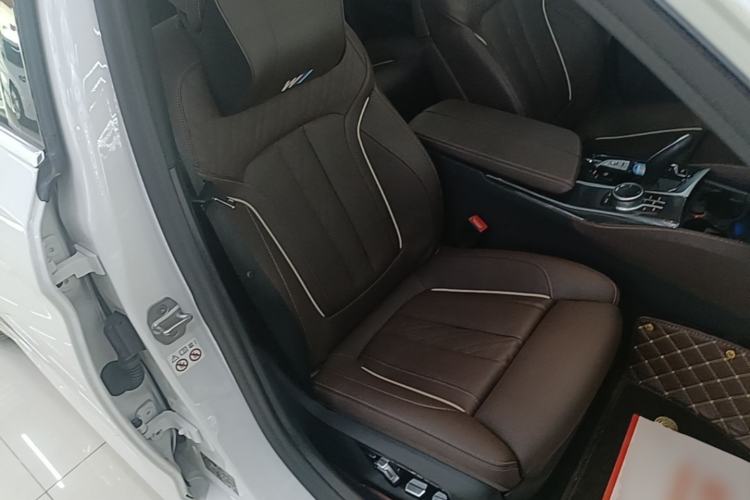 Used BMW 5 Series New Energy 2021 535Le Pioneer Edition M Sport Package Right Front Seat