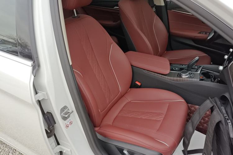 Used BMW 5 Series New Energy 2021 535Le Luxury Package Right Front Seat