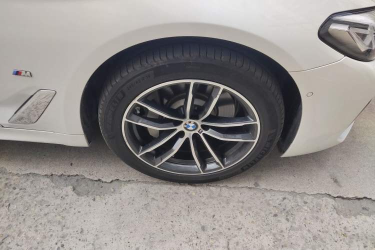Used BMW 5 Series New Energy 2021 535Le M Sport Package Right Front Wheel Hub