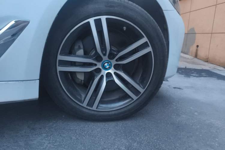 Used BMW 5 Series New Energy 2021 535Le M Sport Package Right Front Wheel Hub