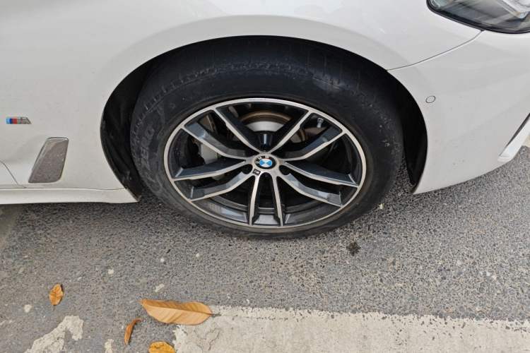 Used BMW 5 Series New Energy 2021 535Le M Sport Package Right Front Wheel Hub