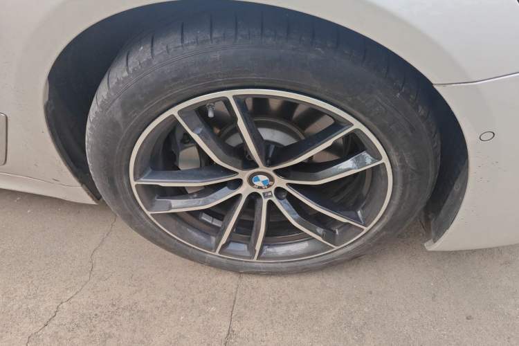 Used BMW 5 Series New Energy 2021 535Le Pioneer Edition M Sport Package Right Front Wheel Hub