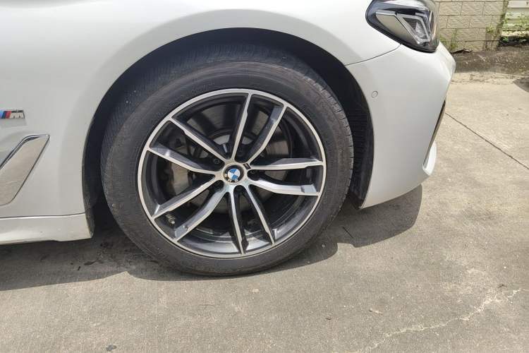 Used BMW 5 Series New Energy 2021 Restyled 535Le Pioneer Edition M Sport Package Right Front Wheel Hub