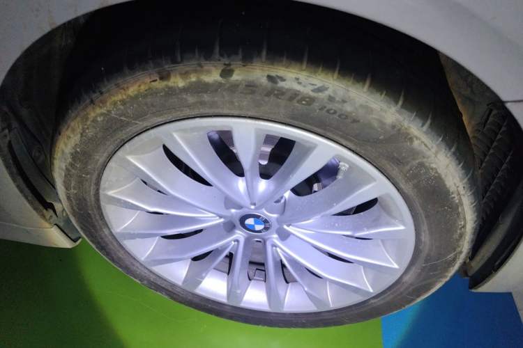 Used BMW 5 Series New Energy 2021 535Le Luxury Package Right Front Wheel Hub