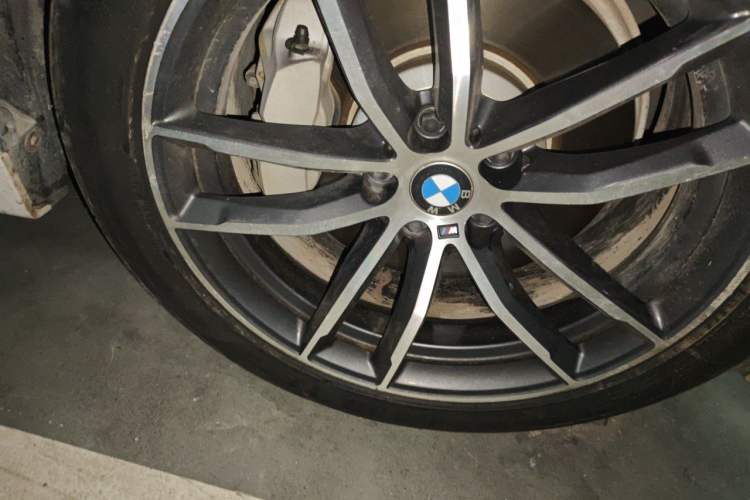 Used BMW 5 Series New Energy 2021 Restyled 535Le Pioneer Edition M Sport Package Right Front Wheel Hub