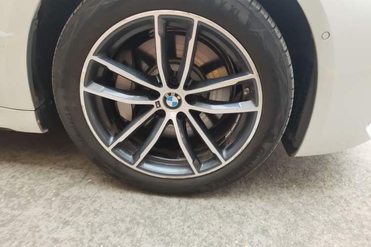 Used BMW 5 Series New Energy 2021 535Le M Sport Package Right Front Wheel Hub