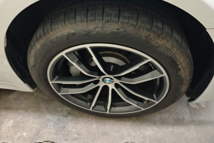 Used BMW 5 Series New Energy 2021 535Le M Sport Package Right Front Wheel Hub