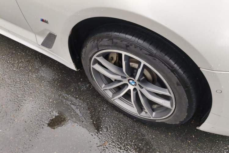 Used BMW 5 Series New Energy 2021 535Le Pioneer Edition M Sport Package Right Front Wheel Hub