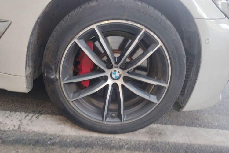 Used BMW 5 Series New Energy 2021 Restyled 535Le M Sport Package Right Front Wheel Hub