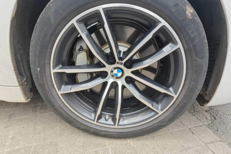 Used BMW 5 Series New Energy 2021 535Le M Sport Package Right Front Wheel Hub