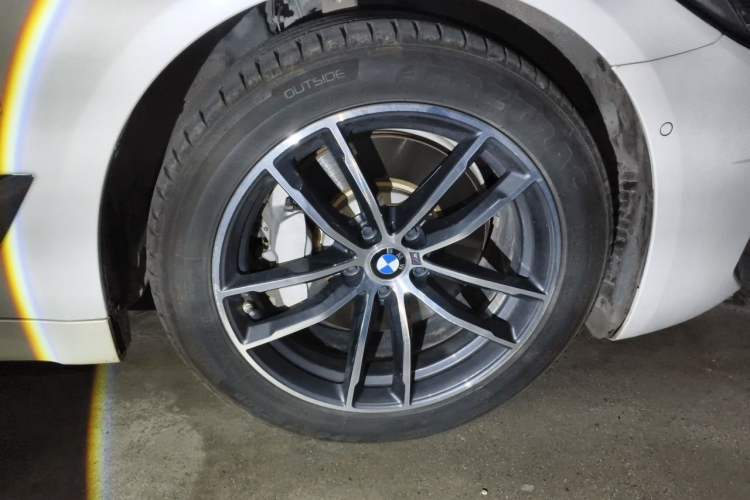 Used BMW 5 Series New Energy 2021 535Le M Sport Package Right Front Wheel Hub