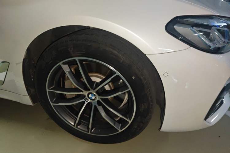 Used BMW 5 Series New Energy 2021 535Le Pioneer Edition M Sport Package Right Front Wheel Hub