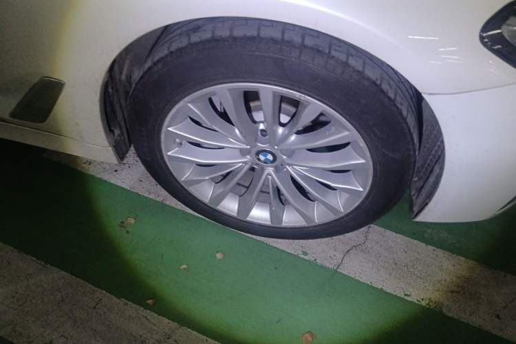 Used BMW 5 Series New Energy 2021 Updated 535Le Luxury Package Right Front Wheel Hub