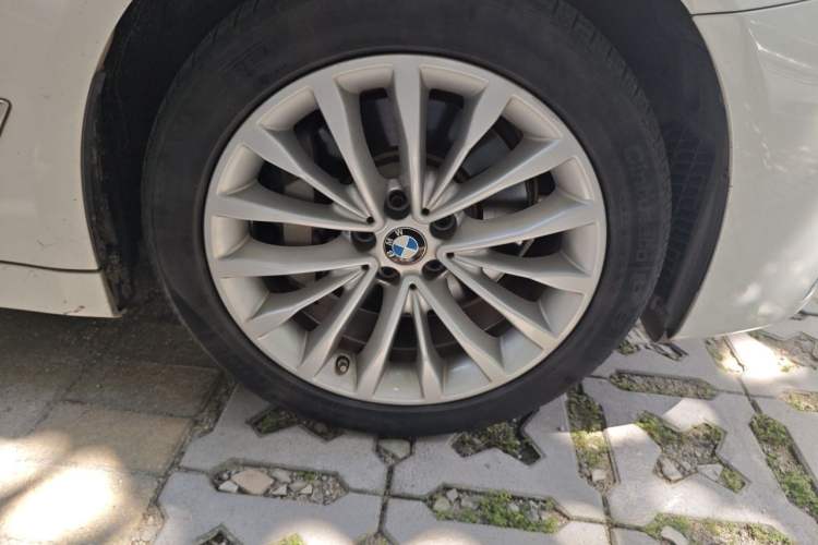 Used BMW 5 Series New Energy 2021 535Le Luxury Package Right Front Wheel Hub
