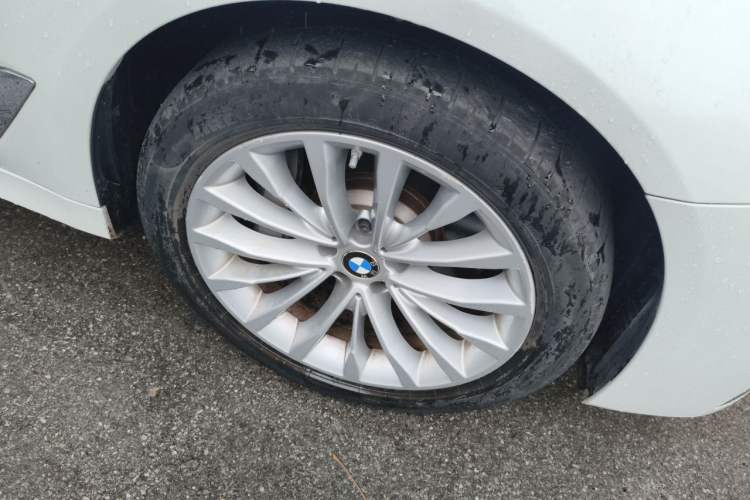 Used BMW 5 Series New Energy 2021 535Le Luxury Package Right Front Wheel Hub